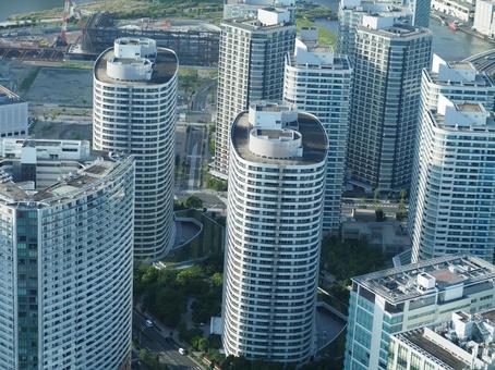 乱立するタワーマンション 乱立するタワーマンション マンション,タワーマンション,見下ろすの写真素材