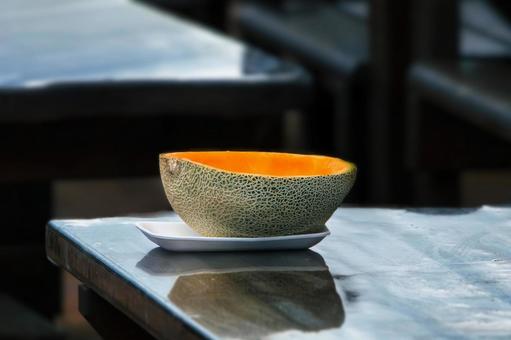 北海道旅行の醍醐味、贅沢半切り網目メロン 北海道,メロン,カットの写真素材