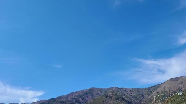 山と空模様 散策,田舎,晴れの写真素材