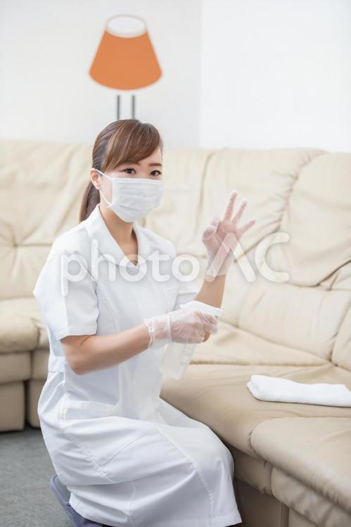 消毒をする看護師 消毒,除菌,アルコール消毒の写真素材
