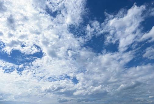 秋の青空と白い雲 秋の青空と白い雲 雲,青空,空の写真素材