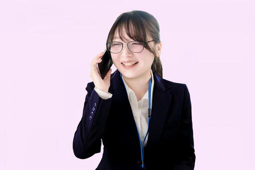 笑顔で話すビジネスウーマン スマホ,女性,スマートフォンの写真素材