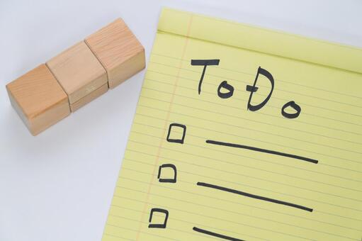 TODOリストと木製ブロックのタスク管理 todoリスト,タスク,計画の写真素材