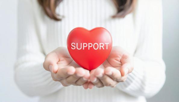 女性の手に浮かぶハート「SUPPORT」 女性の手に浮かぶハート「SUPPORT」の写真