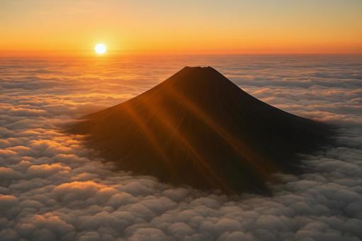 朝日に染まる富士山 朝日に染まる富士山の写真