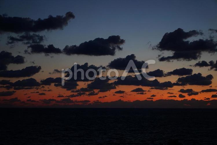 日暮れ時の海と空 海,空,夕暮れの写真素材
