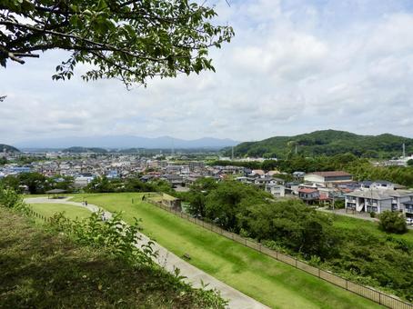 白河市街地と東北新幹線高架橋 白河市街地と東北新幹線高架橋の写真