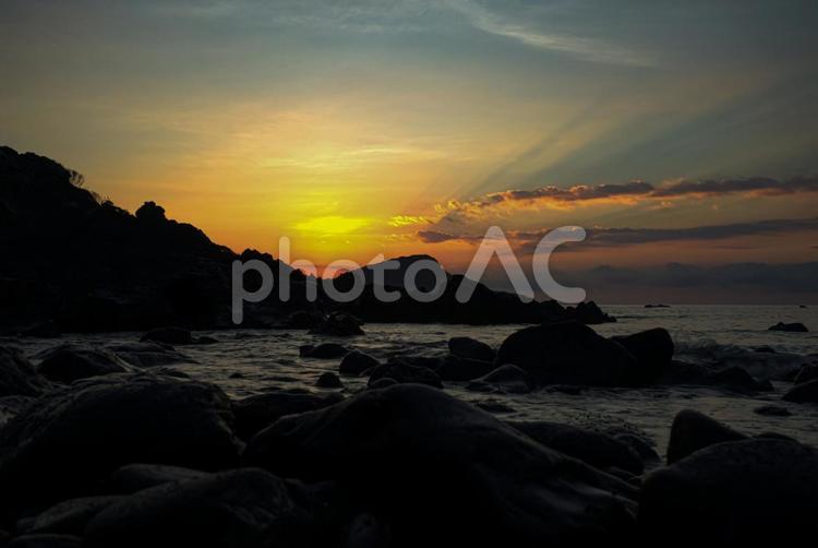 ★＜五島の風景＞鐙瀬溶岩海岸の夜明け 風景,空,海の写真素材