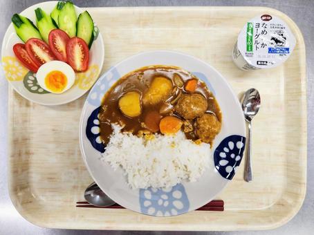 カレーライスの献立 カレーライスの献立 カレーライス,付け合わせ,ヨーグルトの写真素材