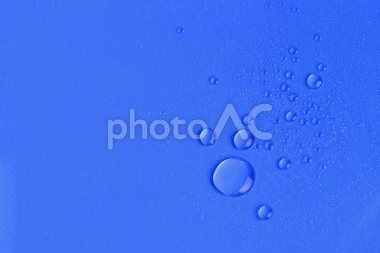 水滴　青の世界 水玉,水滴,水の写真素材