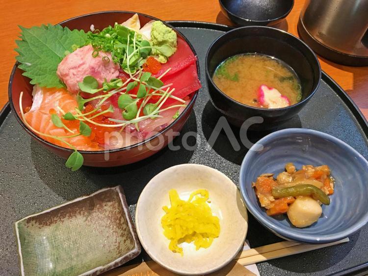 海鮮丼のセット 海の幸,海鮮,丼の写真素材