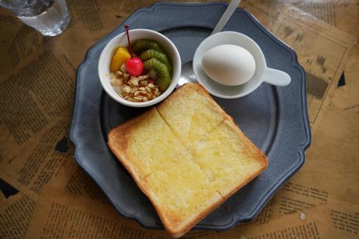 素朴なカフェのモーニングセット 素朴なカフェのモーニングセットの写真