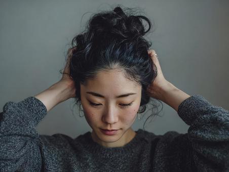 ニットの質感と女性の表情 ニットの質感と女性の表情の写真