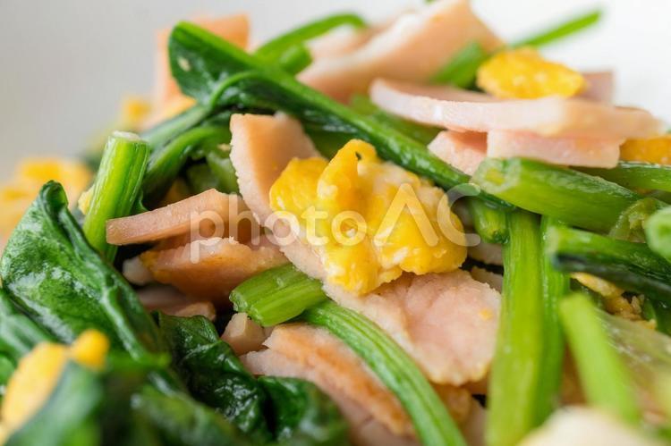 ほうれん草とハムの玉子炒め ほうれん草,ハム,加工肉の写真素材