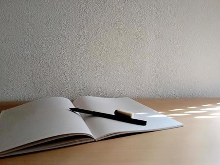 ノートと鉛筆の時間(B) 静かな午後 ノート,デスクノート,鉛筆の写真素材