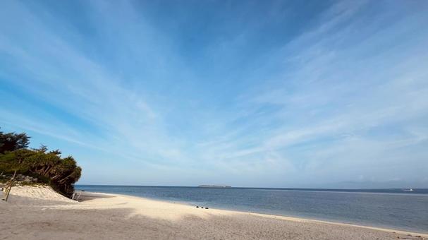 夏の浜辺と海と空 夏の浜辺と海と空の写真