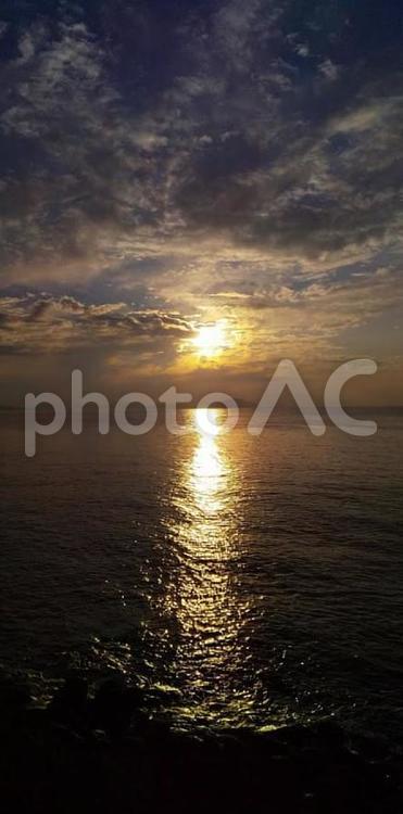 海に沈む夕日 夕日,夕焼け,夕景の写真素材