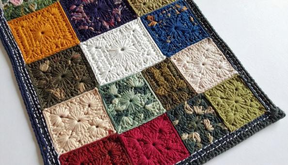 編み物のパッチワークの写真