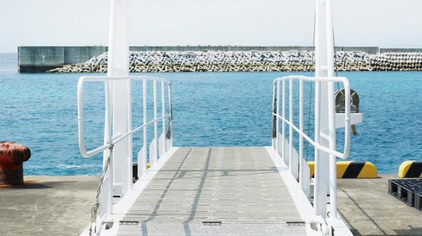 沖縄 波照間島の海、船着場 沖縄 波照間島の海、船着場の写真