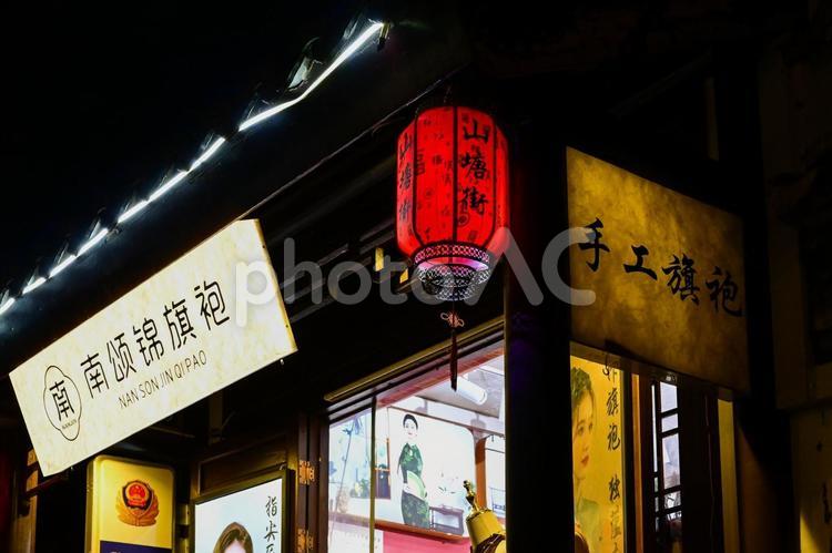 蘇州・七里山塘（山塘街）の夜景 蘇州,山塘街,夜景の写真素材