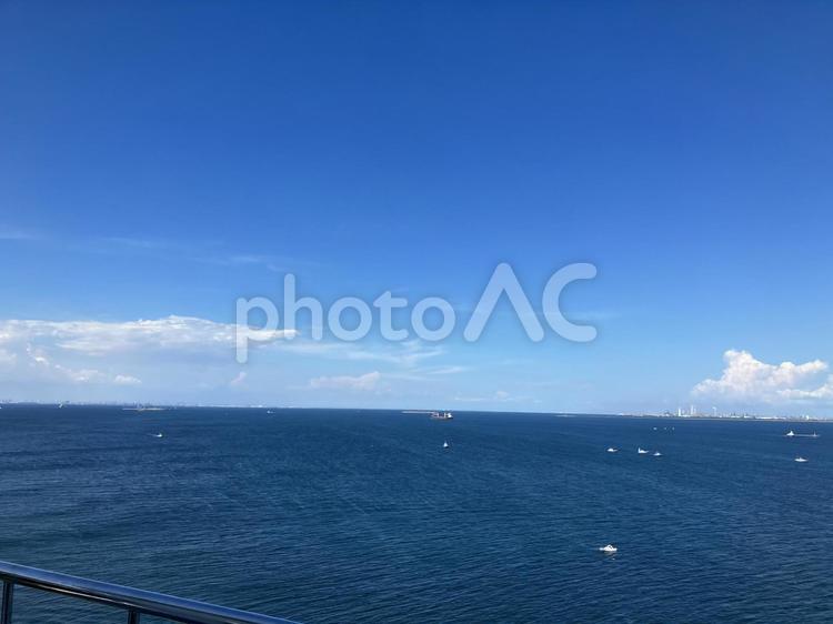 観音崎灯台　横須賀市　東京湾の入り口 観音崎,海辺,雲の写真素材