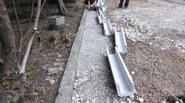 側溝設置工事 側溝設置工事 駐車場,側溝,雨水の写真素材
