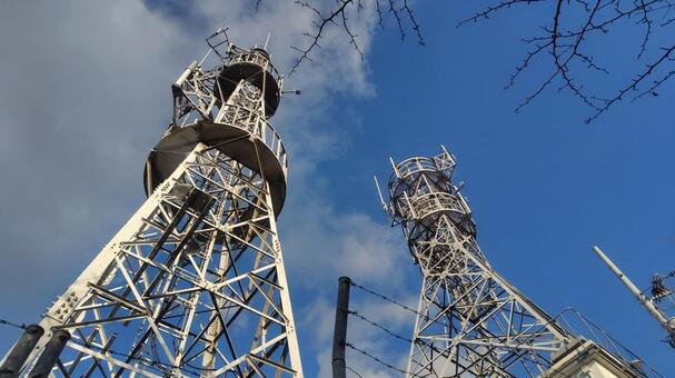 筑波山頂の鉄塔 鉄塔,筑波山,空の写真素材