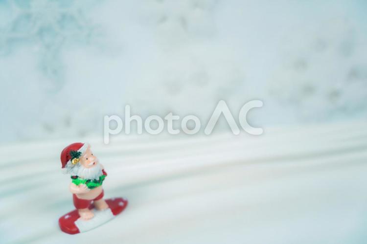 サーフボードに乗ったサンタクロース　クリスマス クリスマス,サンタ,サンタクロースの写真素材
