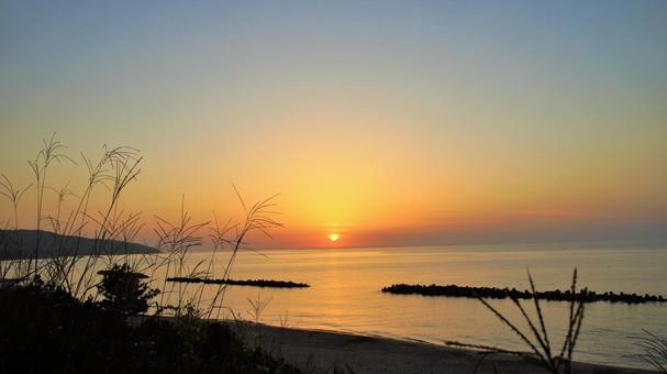 海辺と秋の夕焼け。 海辺と秋の夕焼け。の写真