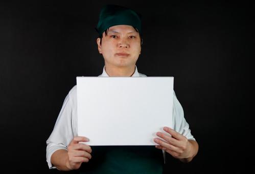 メニュー掲示の料理人男性 メニュー掲示の料理人男性 男性,料理人,シェフの写真素材