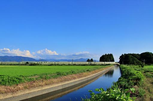 田園風景と四季島 田園風景と四季島 四季島,jr,観光列車の写真素材