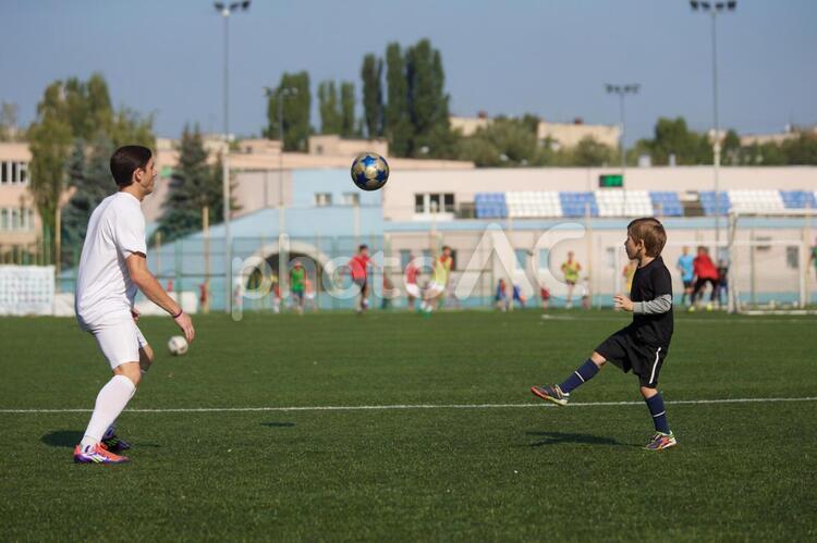 サッカー　父と子２５ サッカー,スポーツ,人物の写真素材