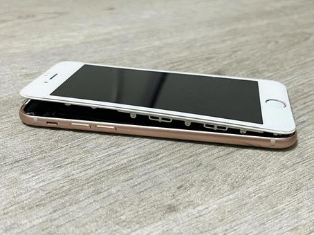 膨張したスマートフォン-04 膨張したスマートフォン-04の写真