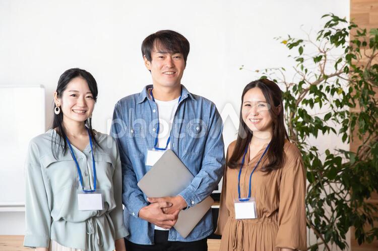 男女の会社員 ビジネス,スタッフ,システムエンジニアの写真素材