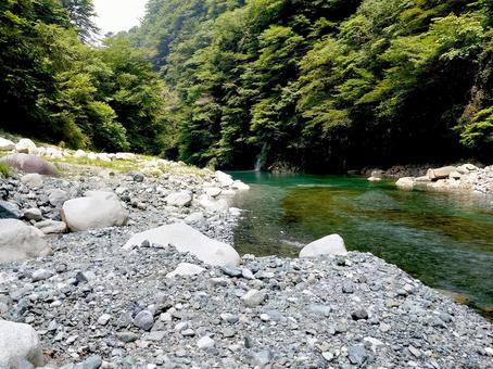 ユーシン渓谷 青く透き通った川 ユーシン渓谷 青く透き通った川の写真