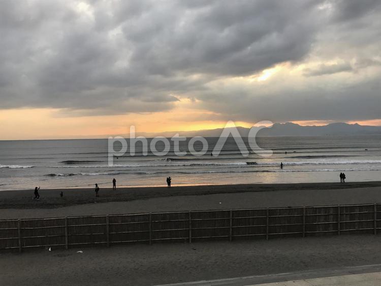 雲と夕日 湘南,湘南海岸,海岸の写真素材