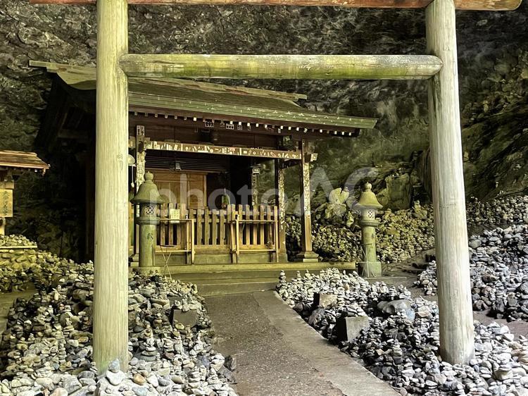 天安河原社殿② 高千穂,高千穂峡,宮崎の写真素材