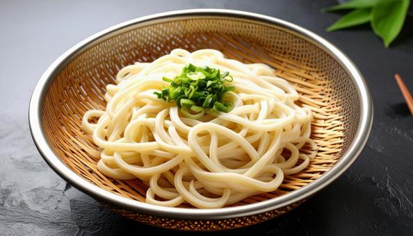 ざるに盛られたうどんの麺 ざるに盛られたうどんの麺 の写真