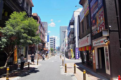 7月の高槻市街地の風景 高槻市,高槻駅周辺,高槻本通りの写真素材