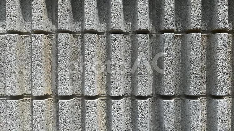 でこぼこ凹凸のコンクリートの壁　背景素材 コンクリート,壁,でこぼこの写真素材