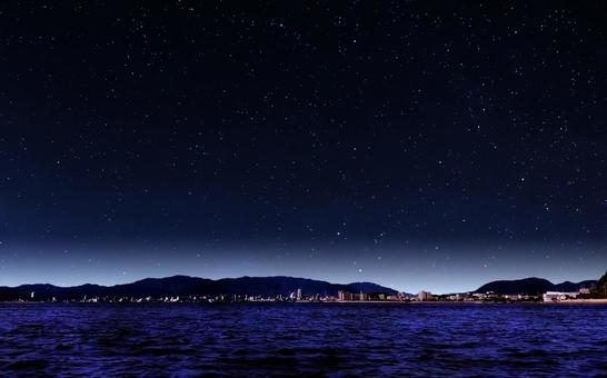 イメージ素材/宍道湖東岸の街並みと星空 イメージ素材/宍道湖東岸の街並みと星空の写真