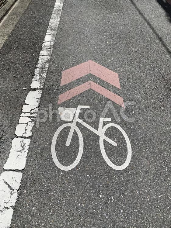 京都市の矢羽根マーク（自転車走行推奨帯） 矢羽根,自転車,京都市の写真素材