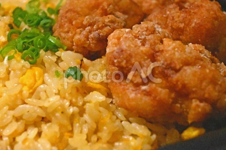 唐揚げとチャーハン 唐揚げ,チャーハン,フードの写真素材