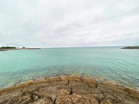曇天と海 曇天と海の写真