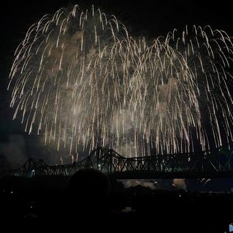 花火と橋 花火と橋 花火,夜空,夏の写真素材