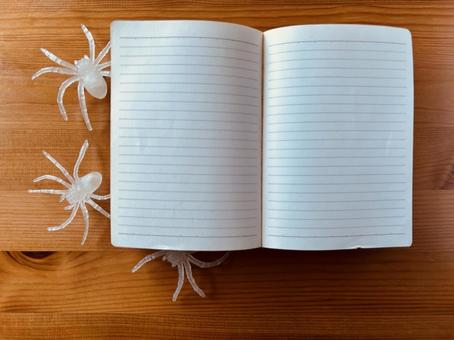 ノートと蜘蛛、コピースペース ノートと蜘蛛、コピースペース ノート,メモ帳,メモの写真素材