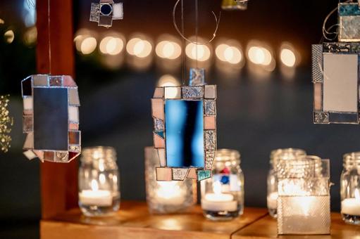 キャンドルとガラス装飾の癒しの空間 キャンドル,アウトドア,夜の写真素材