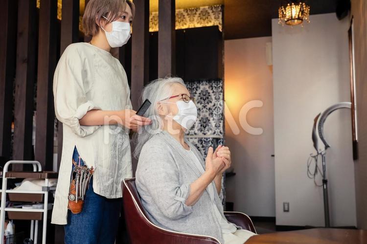 コロナ禍の美容室（カウンセリング） 美容室,ヘアサロン,美容院の写真素材