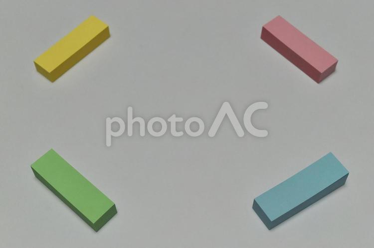 4色の付箋 付箋,カラフル,パステルカラーの写真素材