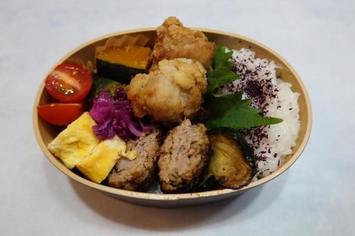 唐揚げとハンバーグの高カロリー弁当 唐揚げとハンバーグの高カロリー弁当の写真
